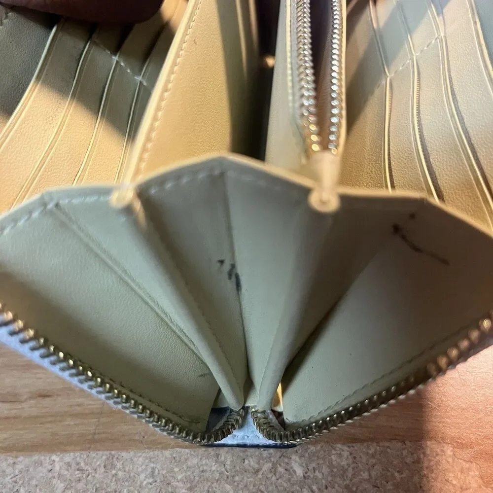 Coach women zip